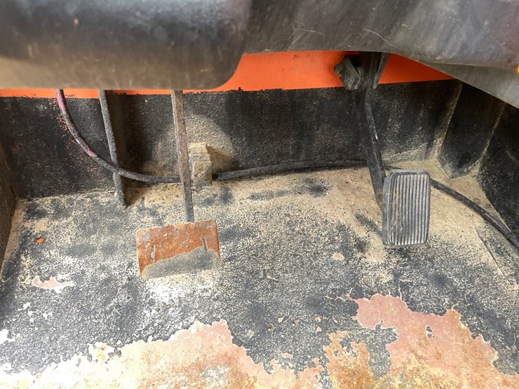 2005-jlg-g9-43a-image-60