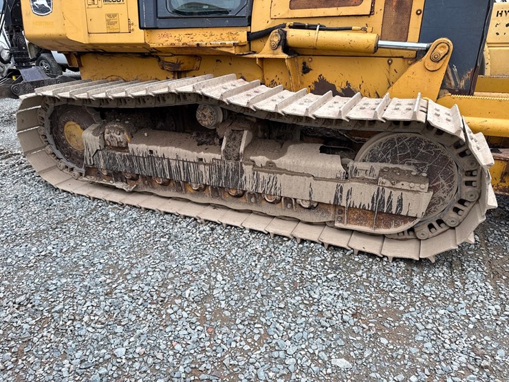 2005-deere-700j-xlt-image-46