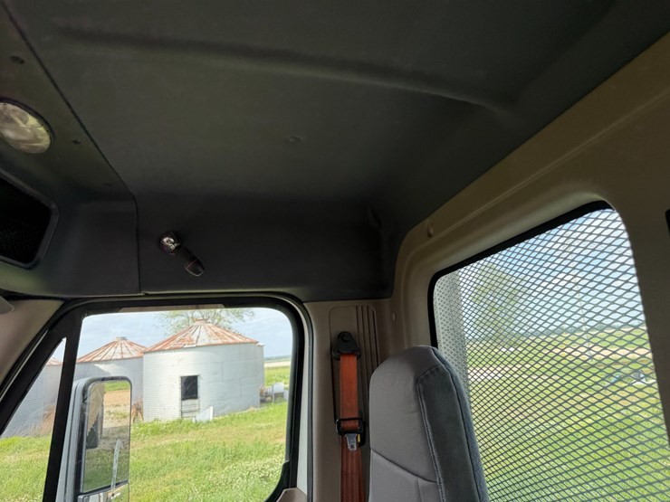 #45283-•-2016-freightliner-cascadia-daycab-truck-tractor-vin:-3akjgedv9gsgy4090-image-64