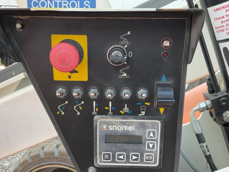 #311-•-snorkel-38'-articulating-lift-image-15