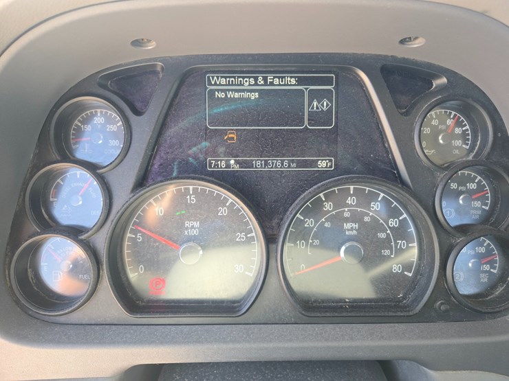 2016-peterbilt-579-image-60