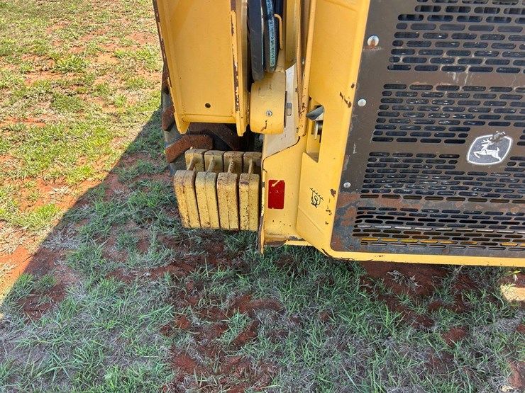 2008-deere-332-image-5