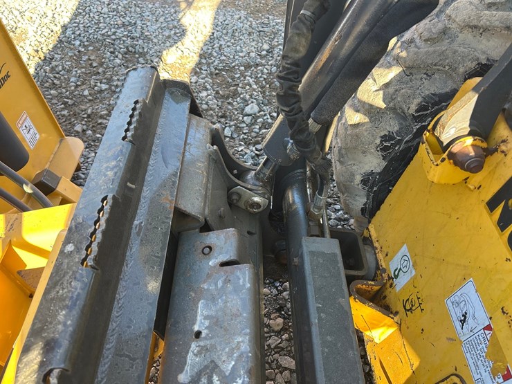 new-holland-l216-image-22