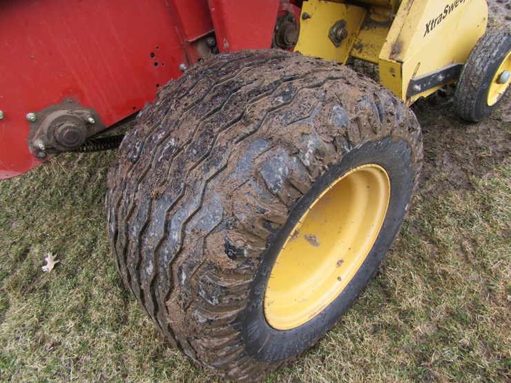 new-holland-br780-image-19