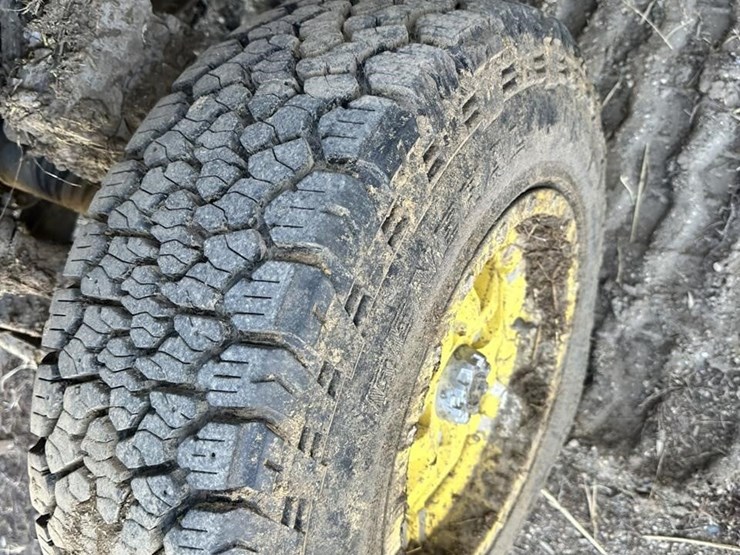 2019-john-deere-gator-xuv-835r-image-13