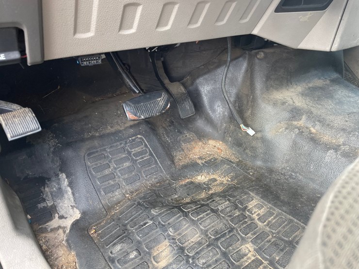 2010-ford-f250-xl-image-30