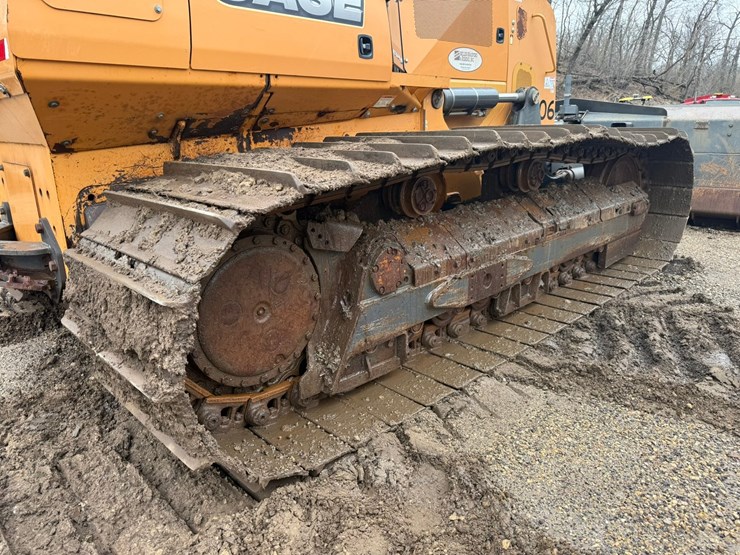 2016-case-1650m-image-70