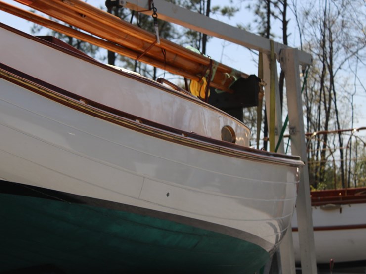#9545-•-grimmalkin-–-18'-fenwick-williams-classic-wooden-catboat-w/-trailer-image-22