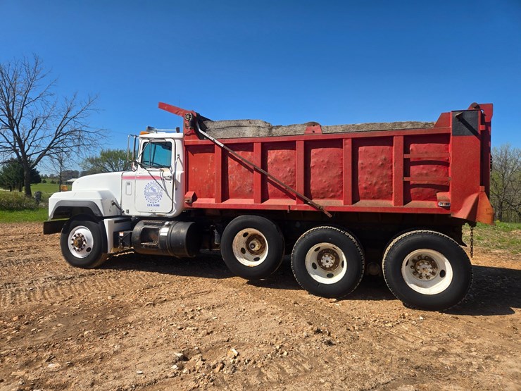 1994-mack-rd690s-image-9