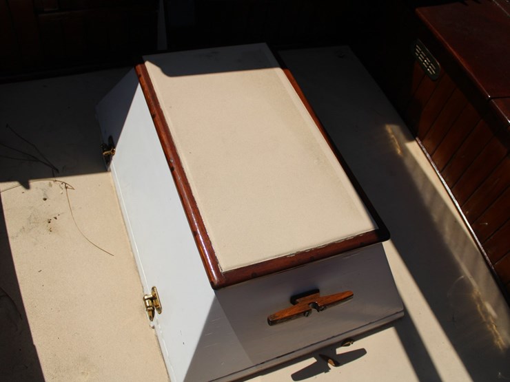 #9545-•-grimmalkin-–-18'-fenwick-williams-classic-wooden-catboat-w/-trailer-image-50