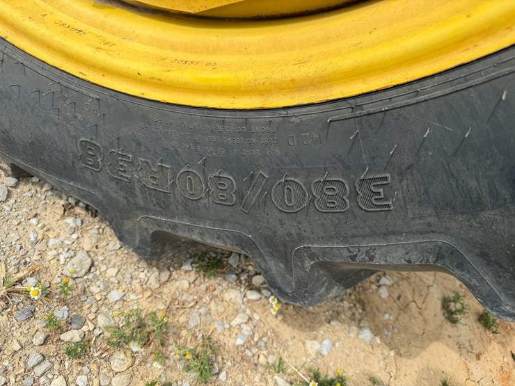 2012-john-deere-8235r-image-7