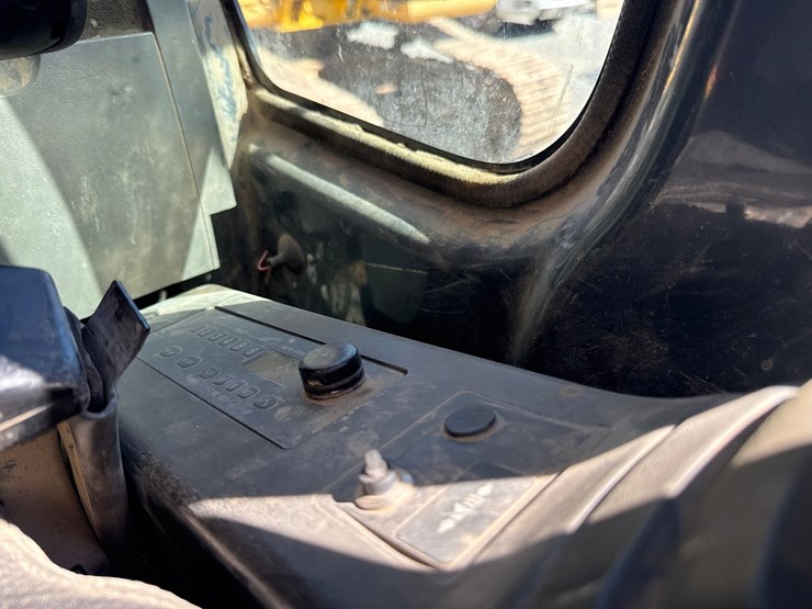 2009-deere-225-lc-image-63