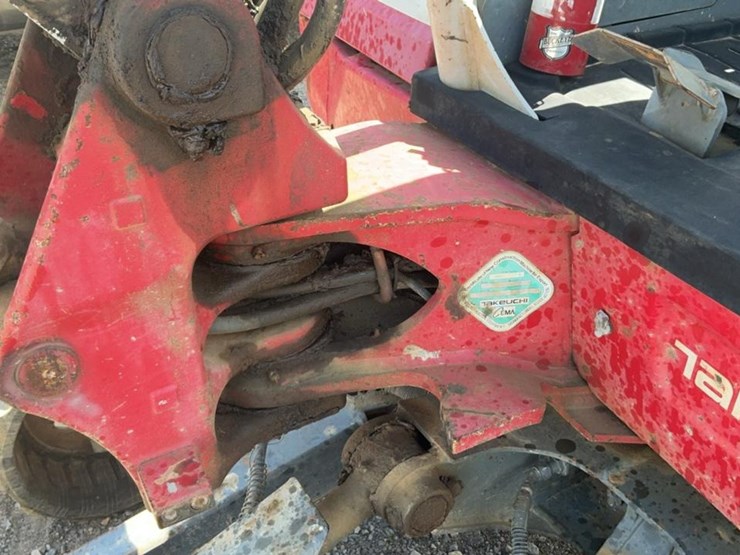 2017-takeuchi-tb240-image-45