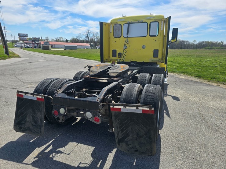 2017-peterbilt-579-image-12