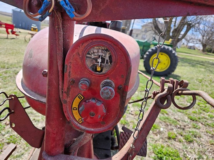#525-•-farmall-super-m-tractor-image-25