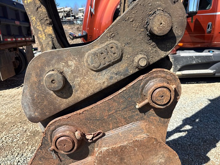 2009-deere-225-lc-image-16