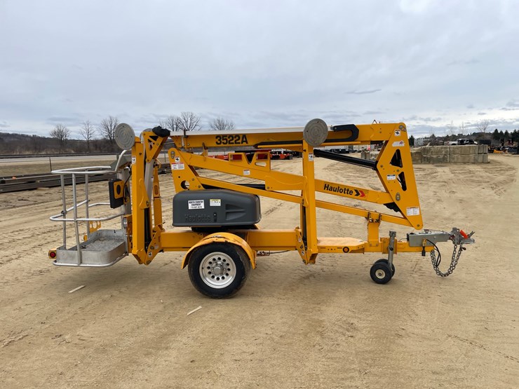 #7512-•-(m-1)-2021-haulotte-3522a-electric-towable-man-lift-image-4