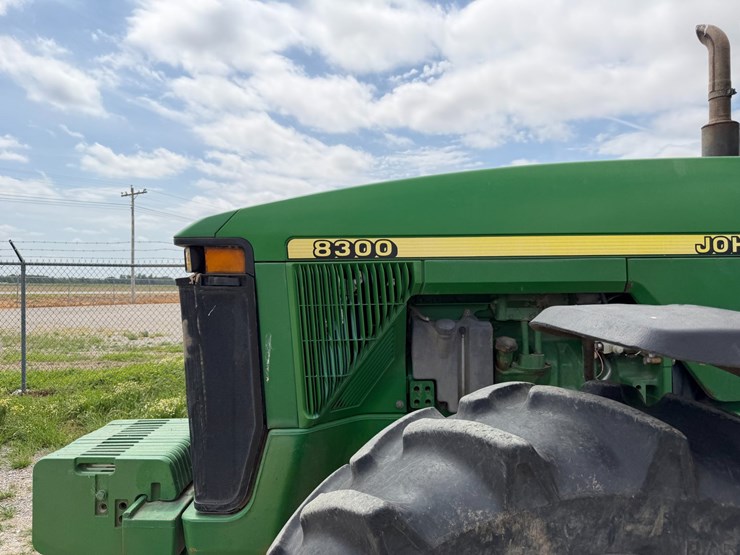 1998-john-deere-8300-image-30