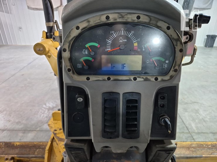 2009-caterpillar-120m-image-16