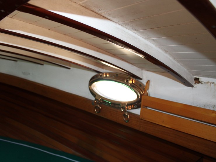 #9545-•-grimmalkin-–-18'-fenwick-williams-classic-wooden-catboat-w/-trailer-image-65