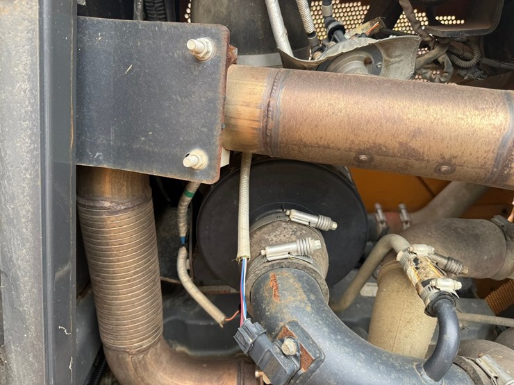 2016-case-1650m-image-35