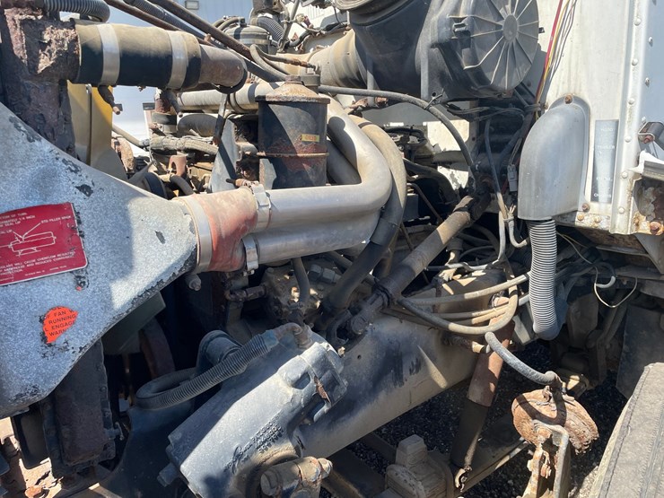 1995-peterbilt-330-image-44