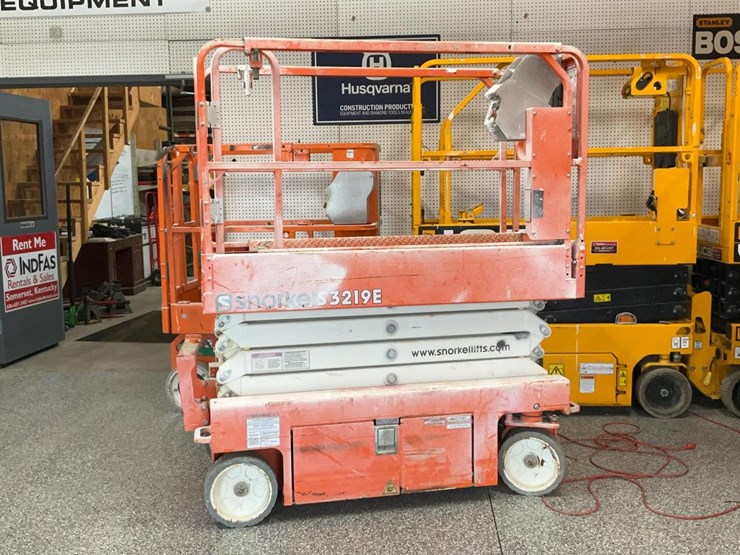 #411-•-2019-snorkel-19'-scissor-lift-image-1