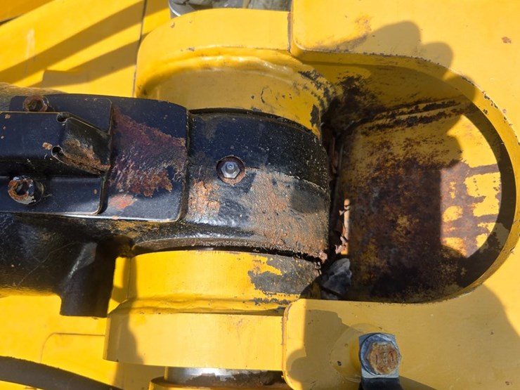 2014-caterpillar-953d-image-93