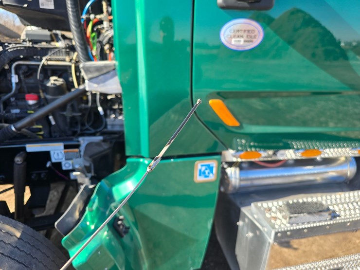 2019-peterbilt-567-image-47