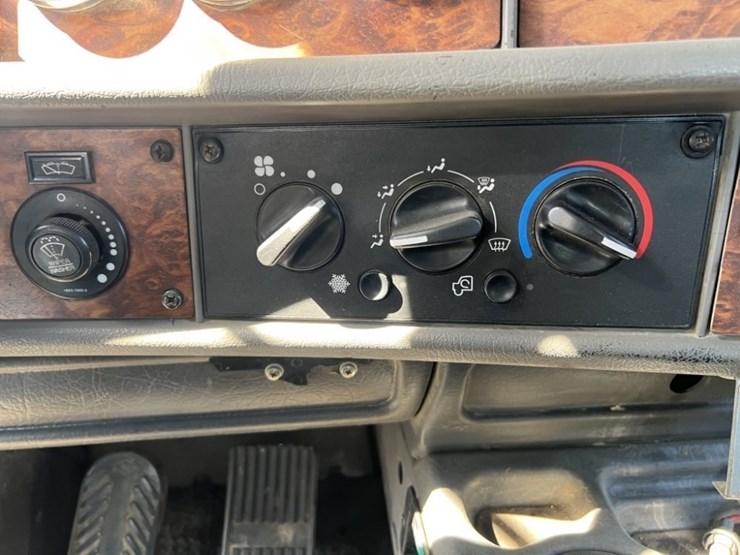 2002-kenworth-w900-image-32