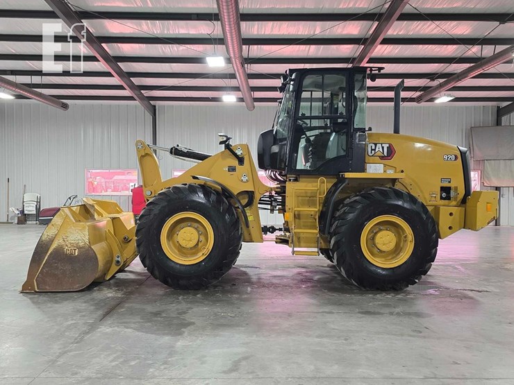 2022-caterpillar-920-image-5