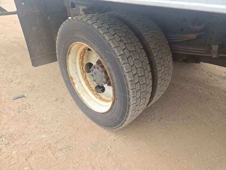 2019-hino-195-image-9