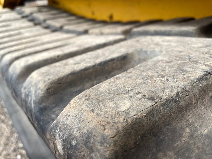 2013-gehl-rt210-image-13