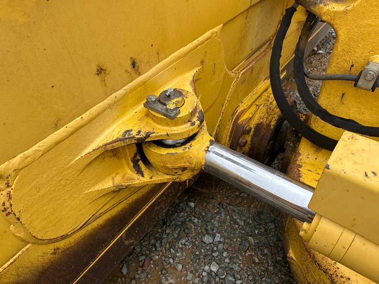 komatsu-d61pxi-23-image-23