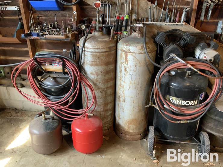 sanborn-30-gal-air-compressor-w/accessories-image-1