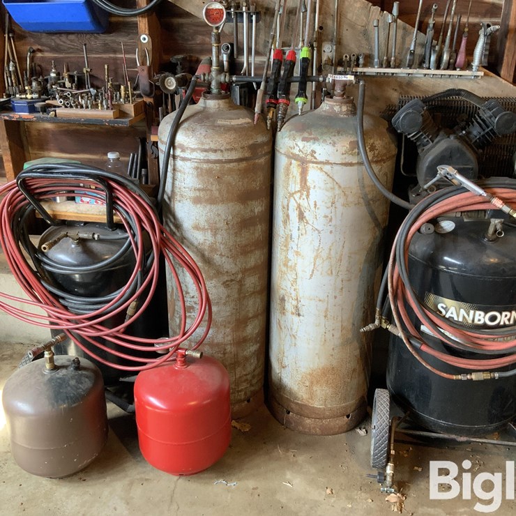 Sanborn 30-Gal Air Compressor W/Accessories