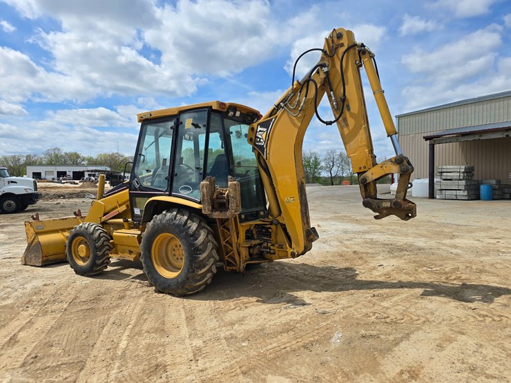 2005-caterpillar-420d-image-8