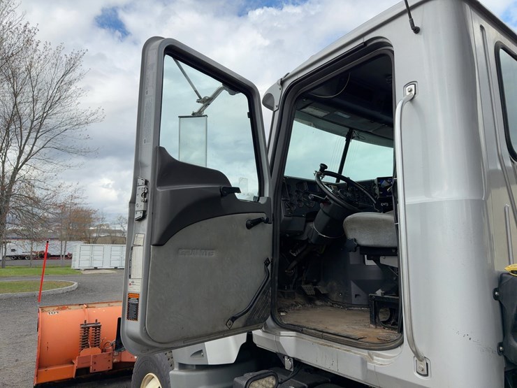 2010-mack-granite-gu713-image-31