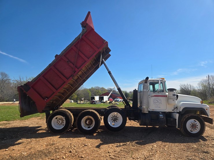 1994-mack-rd690s-image-31