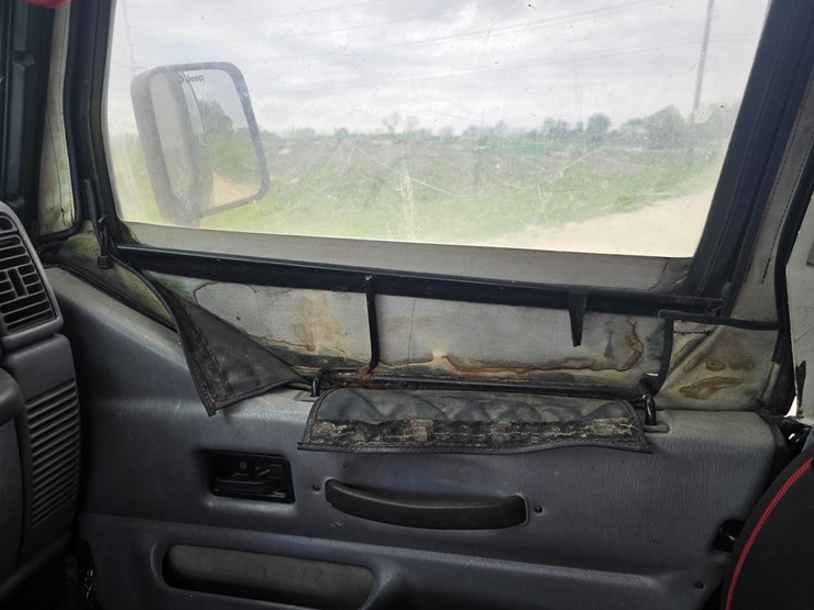 1997-jeep-wrangler-image-39