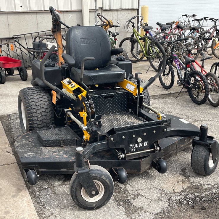 CUB CADET TANK M72