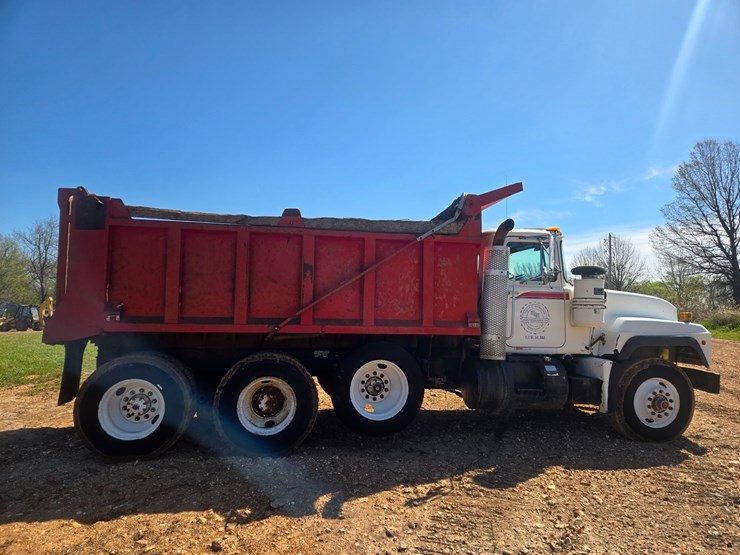 1994-mack-rd690s-image-19