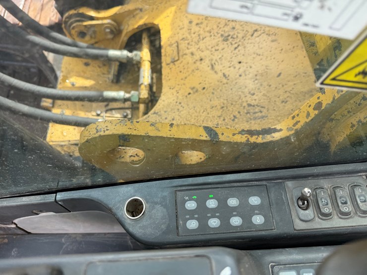 caterpillar-330d-image-105