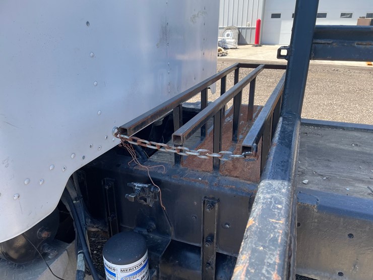 1995-peterbilt-330-image-33