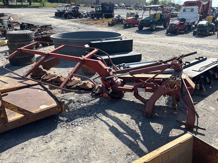 new-holland-616-image-1