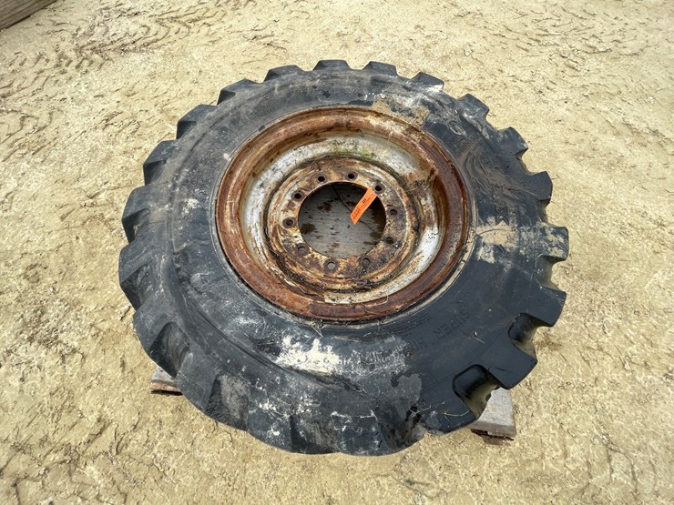 #7542-•-galaxy-brand-telehandler-tire-on-rim-image-4