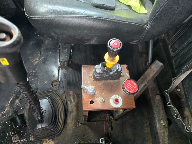 2003-mack-rd688s-image-97