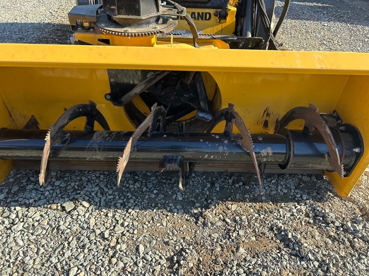 new-holland-l216-image-11