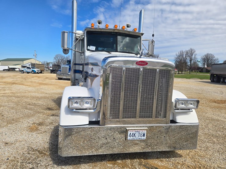 1996-peterbilt-377-image-30