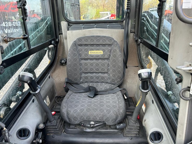 2017-new-holland-l218-image-17